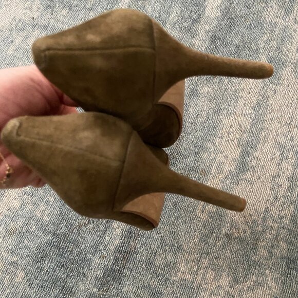 Banana Republic Olive Green Suede Heels 4 in heels sz 8 M - Picture 9 of 9